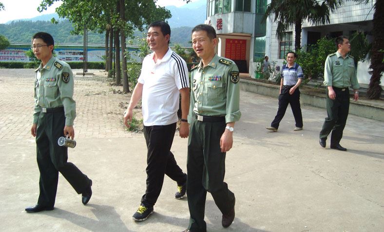 部隊(duì)后勤總部魏政委來校參加軍民共建活動(dòng)